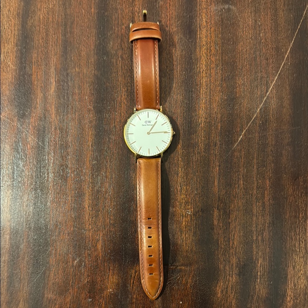 Daniel Wellington | 36mm watch, cognac strap